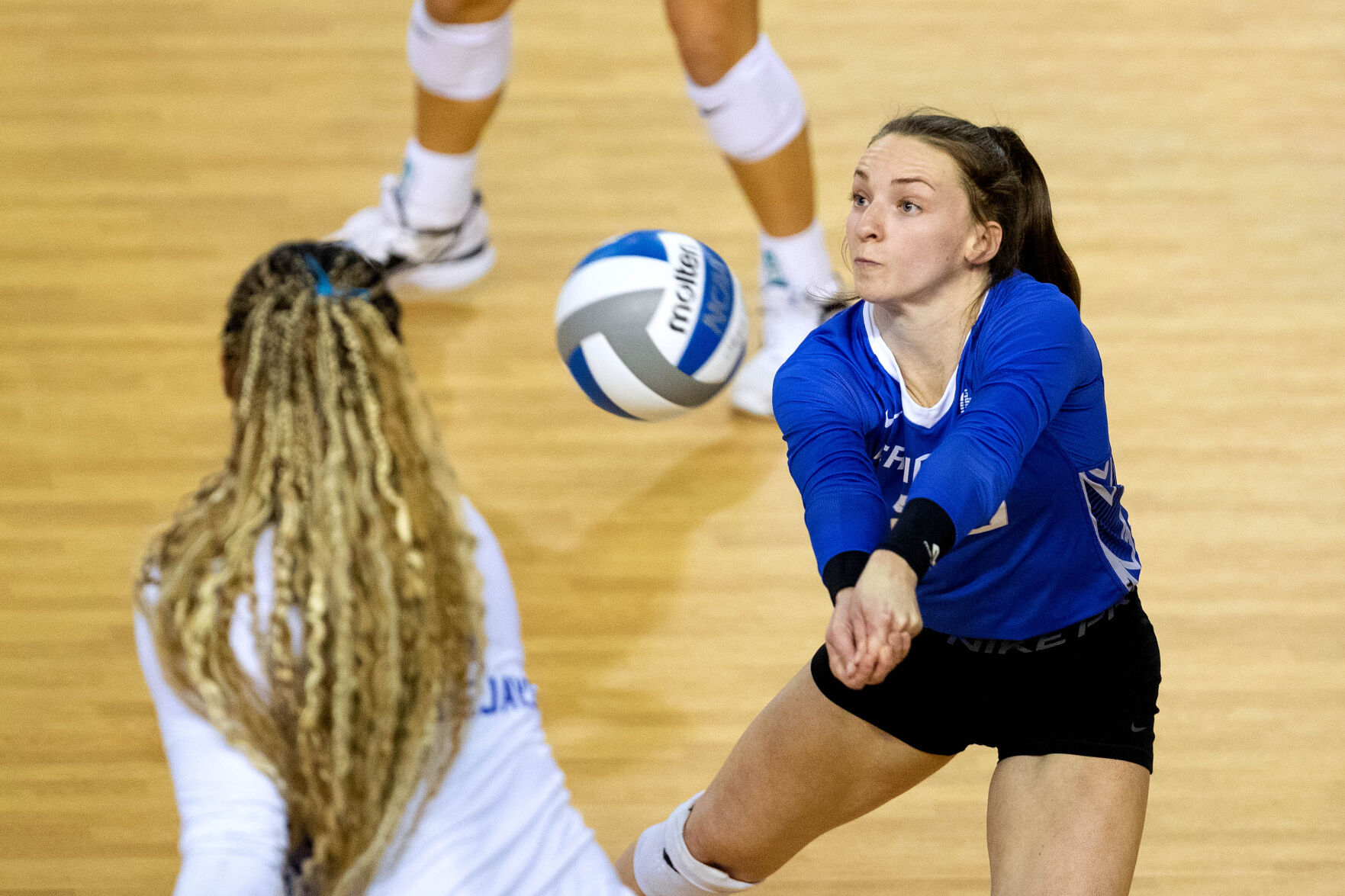 111222-owh-spo-cuvolley-em24.jpg